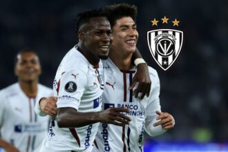 Liga de Quito esta muy cerca de fichar a este defe La dirigencia de Liga de Quito está tras los pasos de un experimentado defensor que ya sabe lo que es levantar el trofeo de la LigaPro con el cuadro rayado.