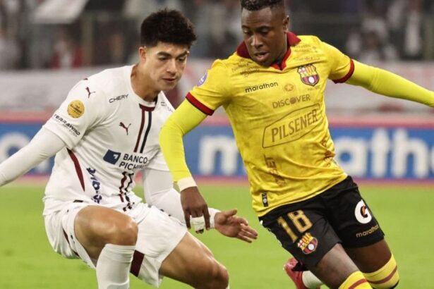 Liga de Quito y Barcelona van por el mismo delante Los dos colosos del fútbol ecuatoriano, Liga de Quito y Barcelona SC, entran en una puja directa por la contratación de un nuevo artillero extranjero.