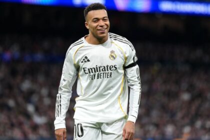 Mbappe empato un mitico record de Cristiano Ronald El astro francés **Kylian Mbappé** hace historia en la **UEFA Champions League** al alcanzar un récord estadístico que pertenecía a **Cristiano Ronaldo**.