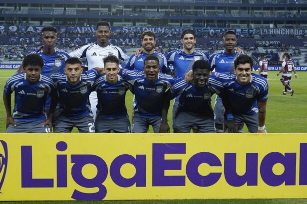 Medio equipo afuera Emelec tiene 12 salidas conf El Club Sport Emelec alista una reestructuración profunda con la partida confirmada de 12 futbolistas de su plantilla para la temporada 2026.