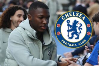 Moises Caicedo pidio un aumento salarial y el Chel El volante ecuatoriano **Moisés Caicedo** buscó una mejora salarial en el **Chelsea** y la directiva de los 'Blues' ya dio una respuesta clara al tricolor.