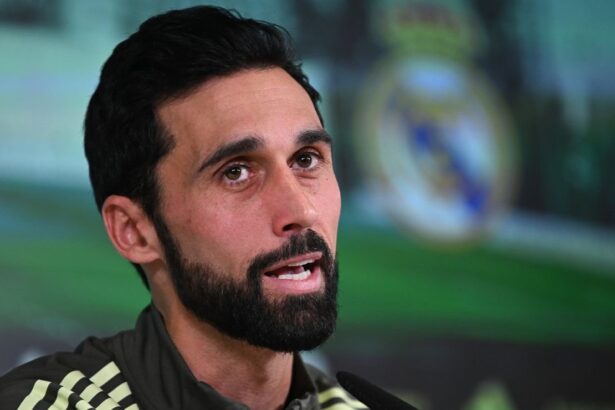 Ni Klopp ni interinato el verdadero contrato de A El exjugador merengue Álvaro Arbeloa no será un técnico interino: se confirma su contrato formal para liderar el proyecto del Real Madrid.