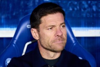 No es Liverpool la inesperada oferta que ya tendr Tras dejar el Real Madrid, el técnico español Xabi Alonso habría recibido una sorpresiva propuesta para continuar su carrera profesional en Europa.