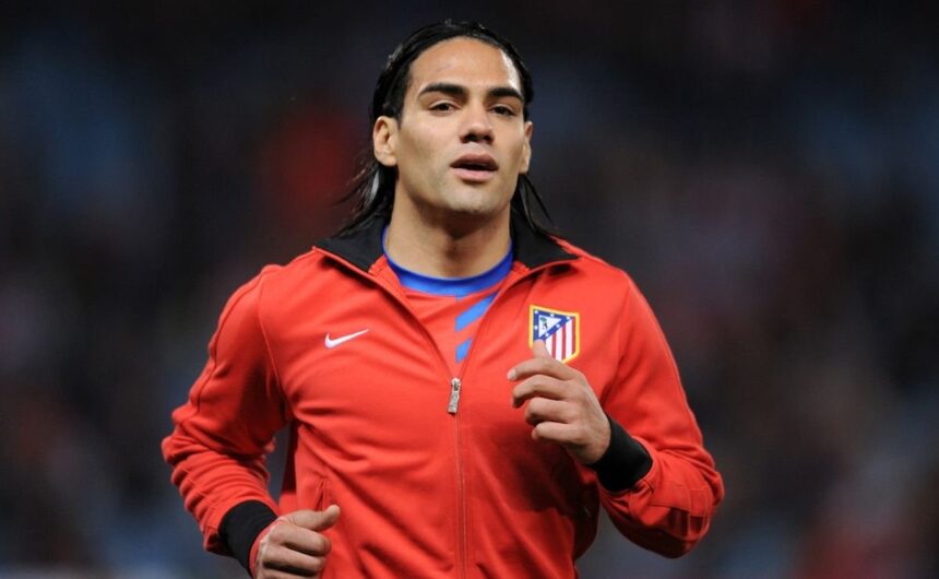 Radamel Falcao ya eligio su nuevo equipo para el 2 El 'Tigre' Radamel Falcao ya tendría claro el club donde militará en la temporada 2026, extendiendo su legado en el balompié internacional.