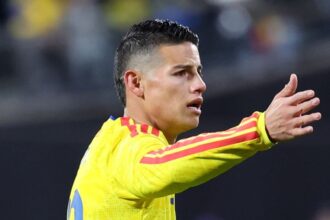 Ranking FIFA La Seleccion Colombia cae de manera La Selección de Colombia sufre una caída sorpresiva en la clasificación mundial de la FIFA, mientras se ratifica a James Rodríguez como capitán para el Mundial.