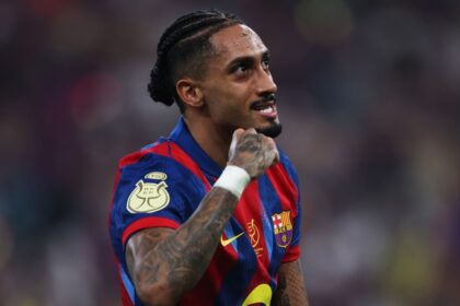 Raphinha da los tres motivos por los que merecia e El astro del FC Barcelona, Raphinha, detalló las razones por las que se consideraba un candidato firme al máximo trofeo individual tras su gran temporada.