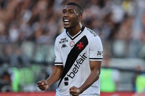 Rayan Vitor Simplicio Rocha la nueva joya de Bras AC Milan y Manchester United entran en la puja por Rayan Vitor Simplício Rocha, el delantero sensación del Vasco Da Gama que brilla en el fútbol brasileño.