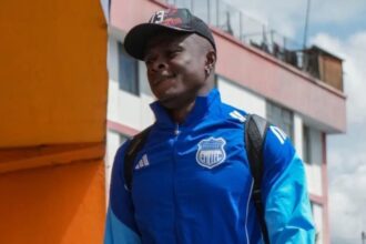 Revelan el salario del Tin Angulo en Emelec y los La revelación de la fortuna que percibe José 'Tin' Angulo en el Club Sport Emelec desata la furia de los hinchas debido a su discreto rendimiento deportivo.