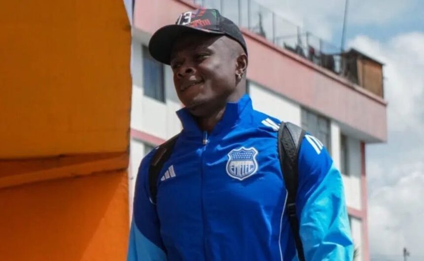 Revelan el salario del Tin Angulo en Emelec y los La revelación de la fortuna que percibe José 'Tin' Angulo en el Club Sport Emelec desata la furia de los hinchas debido a su discreto rendimiento deportivo.