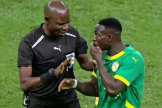 Sigue el escandalo de la Copa Africana En Marruec Un legislador de Marruecos solicita la captura de Jean-Jacques Ngambo Ndala tras su cuestionado desempeño en la final de la Copa Africana de Naciones.