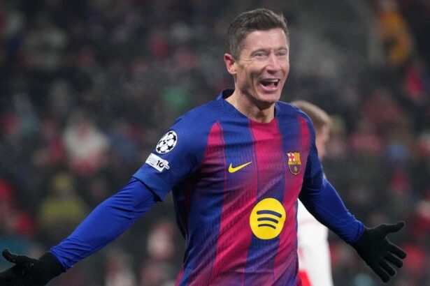 Solo un gol separa a Lewandowski de igualar import El delantero polaco Robert Lewandowski está a solo un gol de alcanzar una marca histórica impuesta por Lionel Messi en la máxima competición europea.
