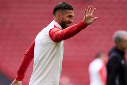 Tras su polemica salida de Rayados de Monterrey y El histórico defensor español Sergio Ramos habría lanzado una oferta de 500 millones de euros para adquirir las acciones del Sevilla FC.