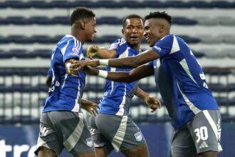 Urgente Emelec podria recibir una segunda sancion El Club Sport Emelec atraviesa una crisis administrativa que podría derivar en una nueva sanción de puntos en la LigaPro, afectando su futuro en el torneo.