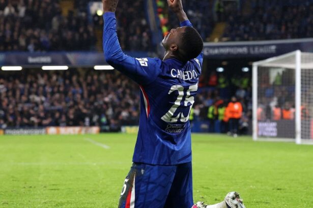 VIDEO El nuevo apodo que le pusieron a Moises Ca El volante ecuatoriano Moisés Caicedo recibe un nuevo sobrenombre tras su destacada actuación goleadora en el fútbol internacional.