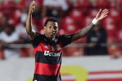 VIDEO Gonzalo Plata marca un golazo y hace viral El extremo ecuatoriano Gonzalo Plata marcó un tanto espectacular con el Flamengo y dejó una celebración que encendió las redes sociales.