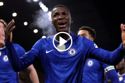 VIDEO Moises Caicedo lidero a Chelsea a una epic El volante ecuatoriano Moisés Caicedo fue el eje central en la victoria del Chelsea, liderando una remontada espectacular en la liga inglesa.