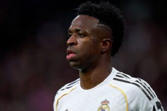 Vinicius cerca de dar el paso definitivo para ren El astro brasileño Vinícius Júnior está a un paso de sellar su continuidad con el Real Madrid, consolidándose como el pilar fundamental del club merengue.