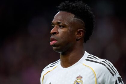 Vinicius cerca de dar el paso definitivo para ren El astro brasileño Vinícius Júnior está a un paso de sellar su continuidad con el Real Madrid, consolidándose como el pilar fundamental del club merengue.