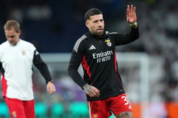 Asi recibio el Bernabeu a Otamendi tras sus choque La afición del Real Madrid castigó con silbidos a Nicolás Otamendi tras sus polémicos cruces con Vinícius Júnior en el duelo de ida.