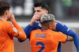 Cesc Fabregas destrozo a Alvaro Morata por su expu El DT del Como 1907, Cesc Fábregas, criticó duramente la roja recibida por Álvaro Morata en la Serie A, cuestionando la actitud del delantero español.