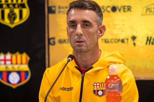 Damian Diaz salvo a Barcelona SC y tomo una decisi El histórico '10' canario, Damián Díaz, tomó una determinación clave que impacta el presente de Barcelona SC, generando debate en la hinchada amarilla.