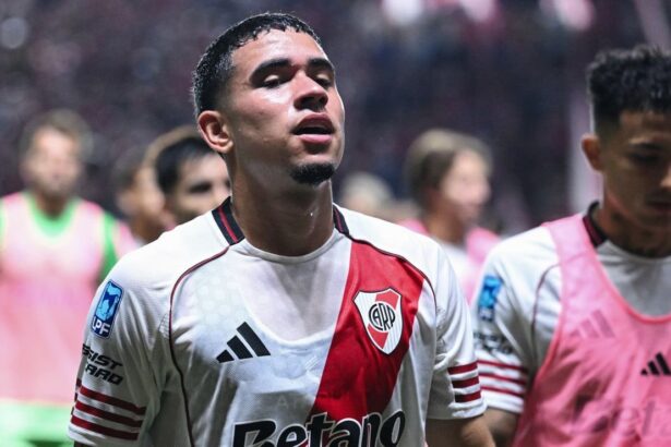 Decian que Kendry Paez iba a estar fuera un mes y La joya de Independiente del Valle, Kendry Páez, vuelve a la actividad tras rumores de una baja prolongada, trayendo calma a la afición ecuatoriana.