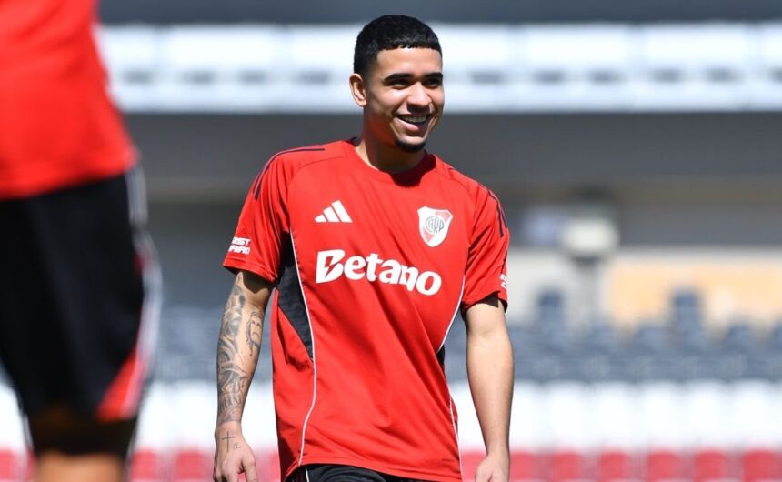 Desde el cuerpo tecnico de River creen que a Kendr El cuerpo técnico de River Plate observó de cerca a la joven promesa ecuatoriana Kendry Páez, señalando que aún requiere mayor desarrollo en su aspecto físico.