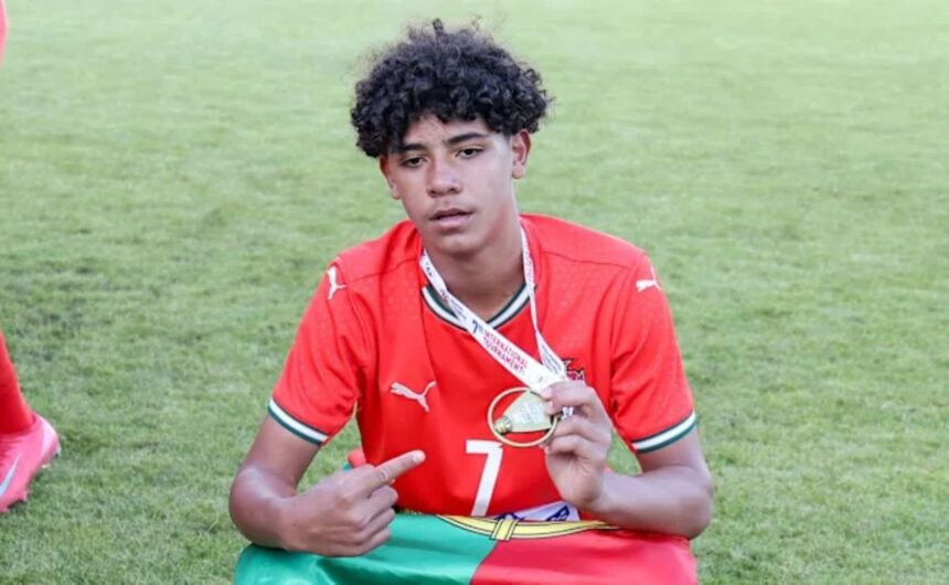 El tercer trofeo del hijo de Cristiano Ronaldo con Tras ganar su tercer título en Portugal, el hijo de CR7 genera un intenso debate sobre cuál de las cinco selecciones nacionales elegirá para su futuro.