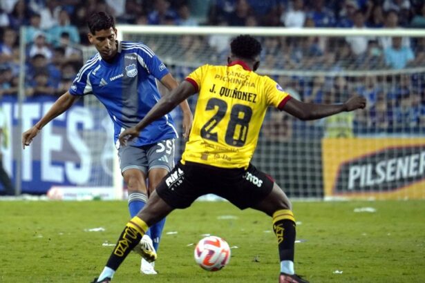 Emelec rompe la LigaPro y va por un camisetazo de El Club Sport Emelec busca dar el golpe en la LigaPro al intentar el fichaje de un jugador clave de Barcelona SC para la temporada actual.