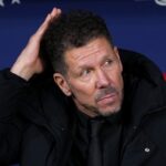 En Espana aseguran que Simeone ya tiene un acuerdo Reportes desde España aseguran que el 'Cholo' Simeone dejaría el Atlético de Madrid para asumir el mando del Inter, equipo de Lautaro Martínez.