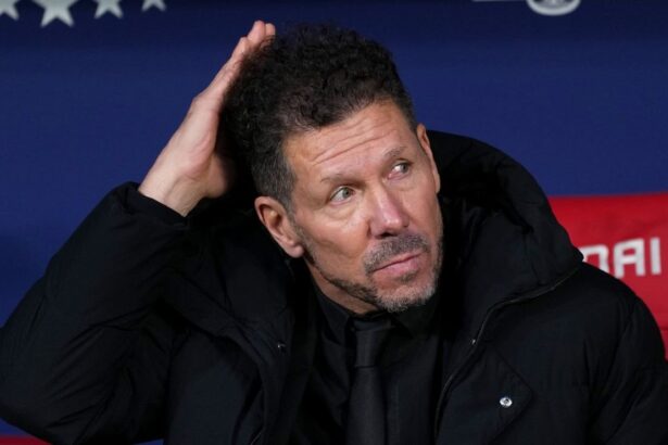 En Espana aseguran que Simeone ya tiene un acuerdo Reportes desde España aseguran que el 'Cholo' Simeone dejaría el Atlético de Madrid para asumir el mando del Inter, equipo de Lautaro Martínez.