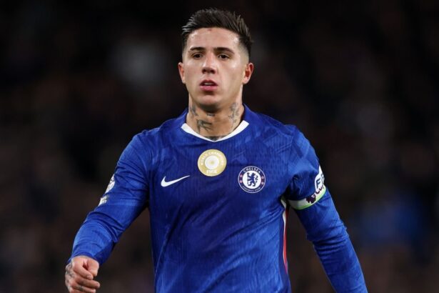 Enzo Fernandez esta harto de Londres su sueno es El mediocampista campeón del mundo, Enzo Fernández, tendría el firme deseo de dejar el Chelsea para unirse a las filas del Real Madrid en España.
