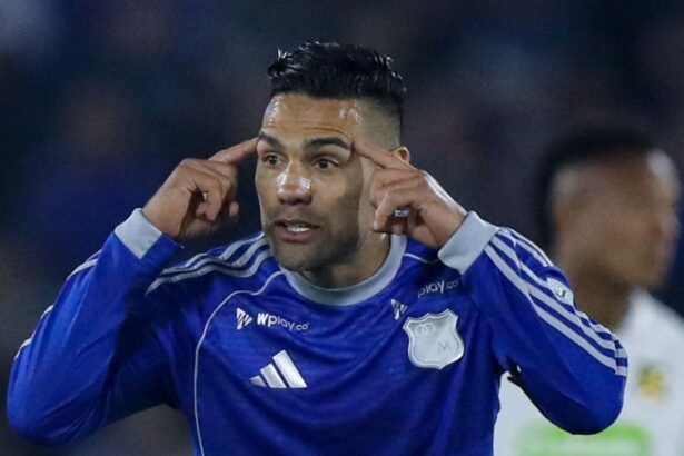 Falcao sera sancionado por Dimayor tras su primer El delantero de Millonarios, Radamel Falcao García, enfrentará una sanción disciplinaria tras marcar su primer tanto en la liga colombiana.