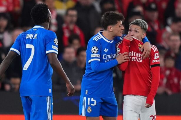 Fanaticos atacan a Gianluca Prestianni tras la acu Aficionados arremeten contra el argentino Gianluca Prestianni tras las recientes acusaciones de racismo vinculadas al astro brasileño Vinícius Jr.