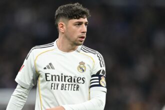 Fede Valverde no es lider sigue siendo el joven d El mediocampista uruguayo Fede Valverde es señalado por analistas que aseguran que aún no asume un rol de liderazgo real dentro del vestuario merengue.