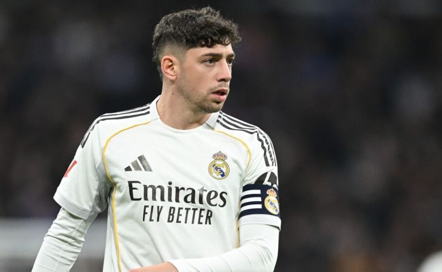 Fede Valverde no es lider sigue siendo el joven d El mediocampista uruguayo Fede Valverde es señalado por analistas que aseguran que aún no asume un rol de liderazgo real dentro del vestuario merengue.