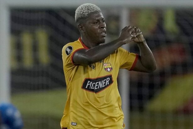 Gabriel Cortez dejo Barcelona y ahora lo quiere ot Tras confirmarse su salida de Barcelona SC, el volante Gabriel Cortez despierta el interés de grandes clubes de la LigaPro para la temporada 2024.