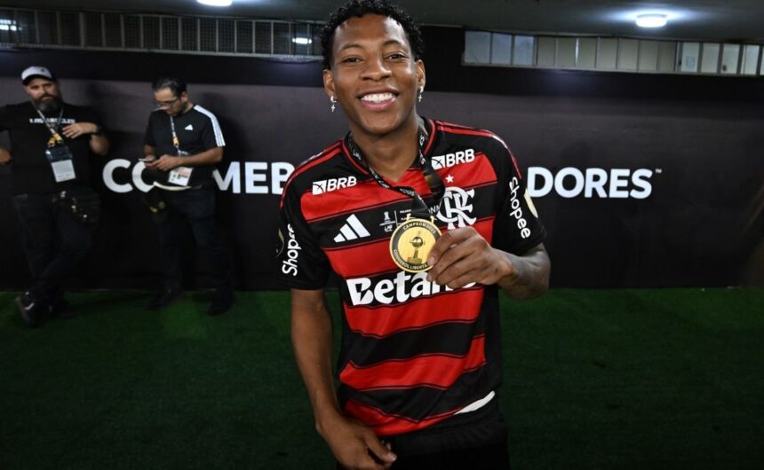 Gonzalo Plata recibio ofertas y esto hara Flamengo Tras el interés de varios clubes por fichar a Gonzalo Plata, la directiva del Flamengo de Brasil ha definido su postura oficial sobre el extremo tricolor.