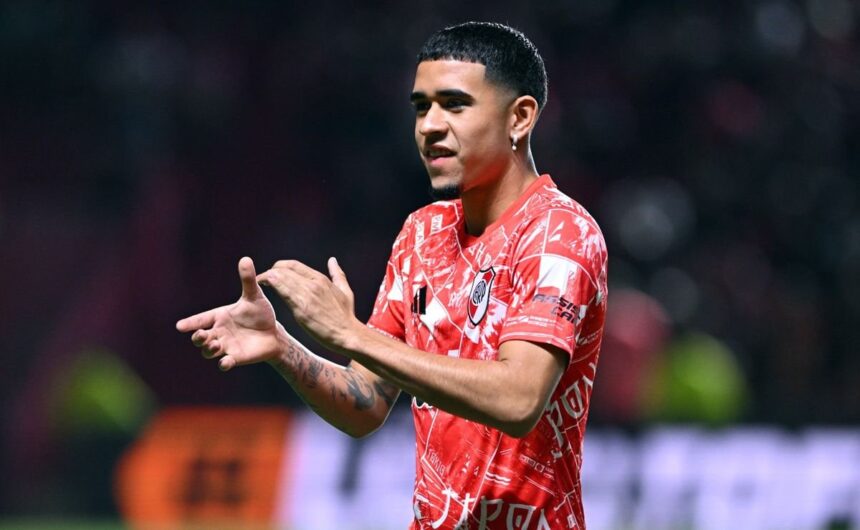 Hinchas de River Plate cuestionan la ultima decisi La afición del club argentino manifiesta su inconformidad con las recientes posturas de Marcelo Gallardo respecto a la joya ecuatoriana Kendry Páez.