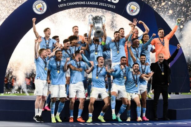 La estrella de la Champions League 20222023 que s El talentoso volante Jack Grealish confirmó una fractura en su pie que lo aleja de las canchas por el resto del año, dejando un vacío sensible en el Everton.