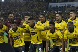 Largate. Los hinchas de Barcelona SC explotan c Tras la Noche Amarilla en Quito, la afición de Barcelona SC no perdonó el bajo nivel de uno de sus jugadores, exigiendo su salida inmediata del equipo.
