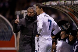 Mourinho Es mas dificil ser Cristiano Ronaldo que José Mourinho analiza la eterna rivalidad del fútbol mundial y explica por qué el mérito de Cristiano Ronaldo destaca sobre el talento de Lionel Messi.