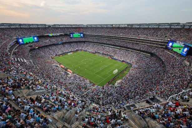 Mundial 2026 las 16 sedes ciudades estadios y c Descubre los escenarios en Estados Unidos, México y Canadá que albergarán la Copa del Mundo 2026, el torneo más grande de la historia con 48 selecciones.