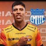 Ni Emelec ni Aucas El equipo que va por el fichaj El volante Brian Oyola se encamina a Barcelona SC. Pese al interés de Emelec y Aucas, el jugador del Delfín SC vestiría la camiseta amarilla este 2024.