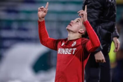 Ni James ni Luis Diaz el colombiano que se postul Un talento colombiano brilla en la liga de Bulgaria con una anotación espectacular que se perfila como firme candidata al prestigioso premio Puskas de la FIFA.