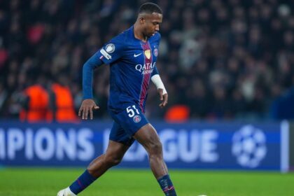 No han ganado nada y ponen a estos dos defensas po El gran momento de William Pacho en el PSG genera debate internacional tras ser comparado con defensores de menor recorrido y sin títulos en su haber.