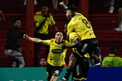 No sirve. La hinchada de Barcelona SC critica a La afición de Barcelona SC no perdonó el bajo nivel de algunos jugadores a pesar de sellar su clasificación en el torneo más importante de América.