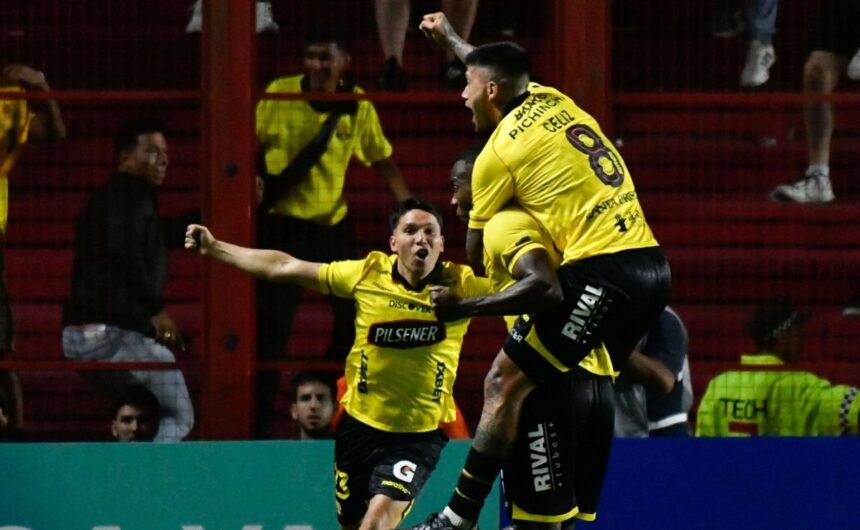 No sirve. La hinchada de Barcelona SC critica a La afición de Barcelona SC no perdonó el bajo nivel de algunos jugadores a pesar de sellar su clasificación en el torneo más importante de América.