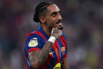 Raphinha le declara la guerra a LaLiga tras la der El brasileño Raphinha cuestionó la unificación de criterios en LaLiga tras la caída del Barcelona ante el Girona en Montilivi.