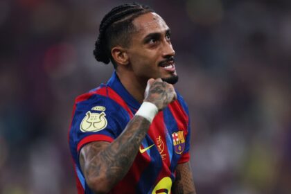 Raphinha le declara la guerra a LaLiga tras la der El brasileño Raphinha cuestionó la unificación de criterios en LaLiga tras la caída del Barcelona ante el Girona en Montilivi.